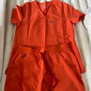 Orange Figs scrub set